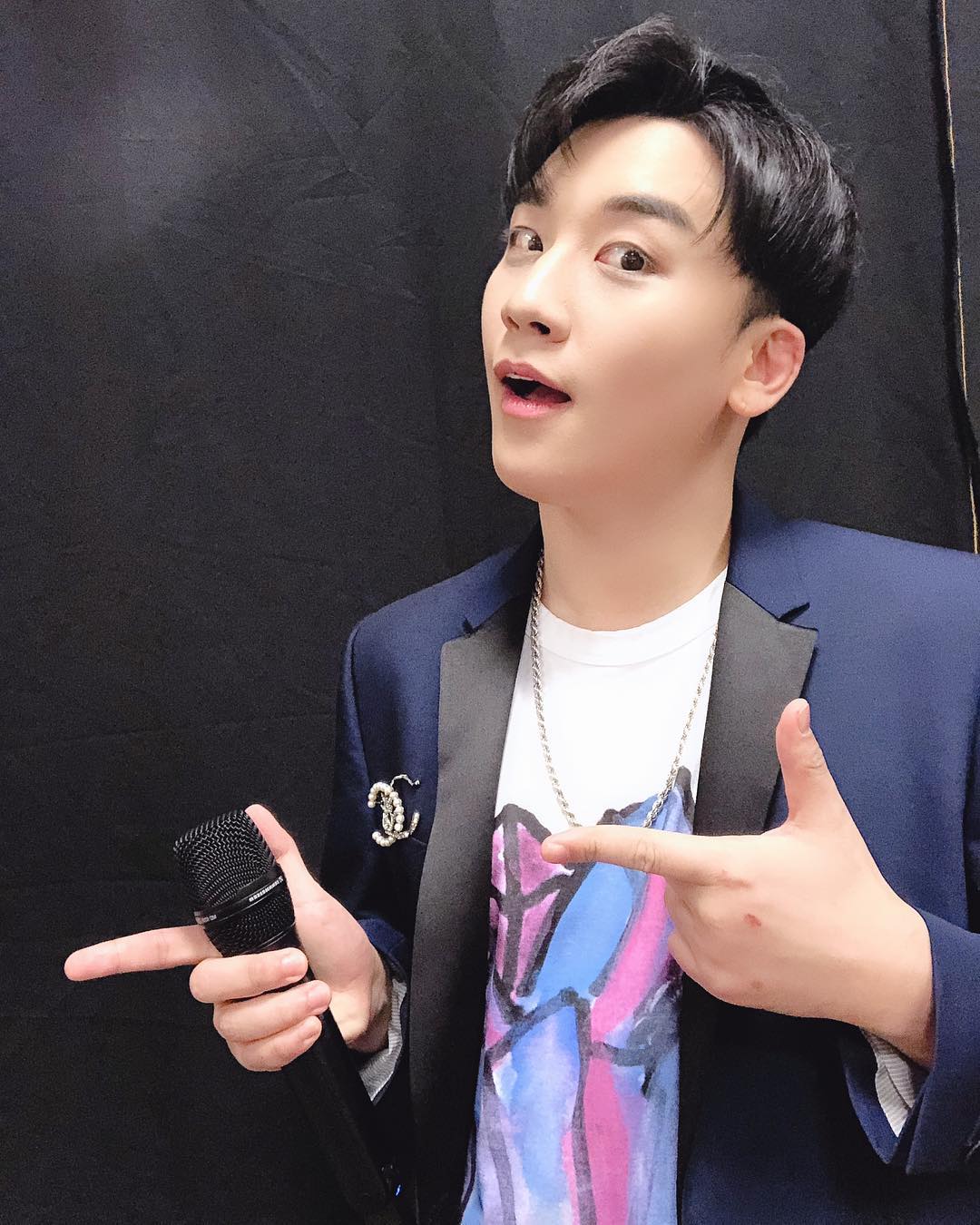 We gon rock ! In manila see u at the show thegreatseungritour2019live #manila #tokyo #osaka #seoul #singapore