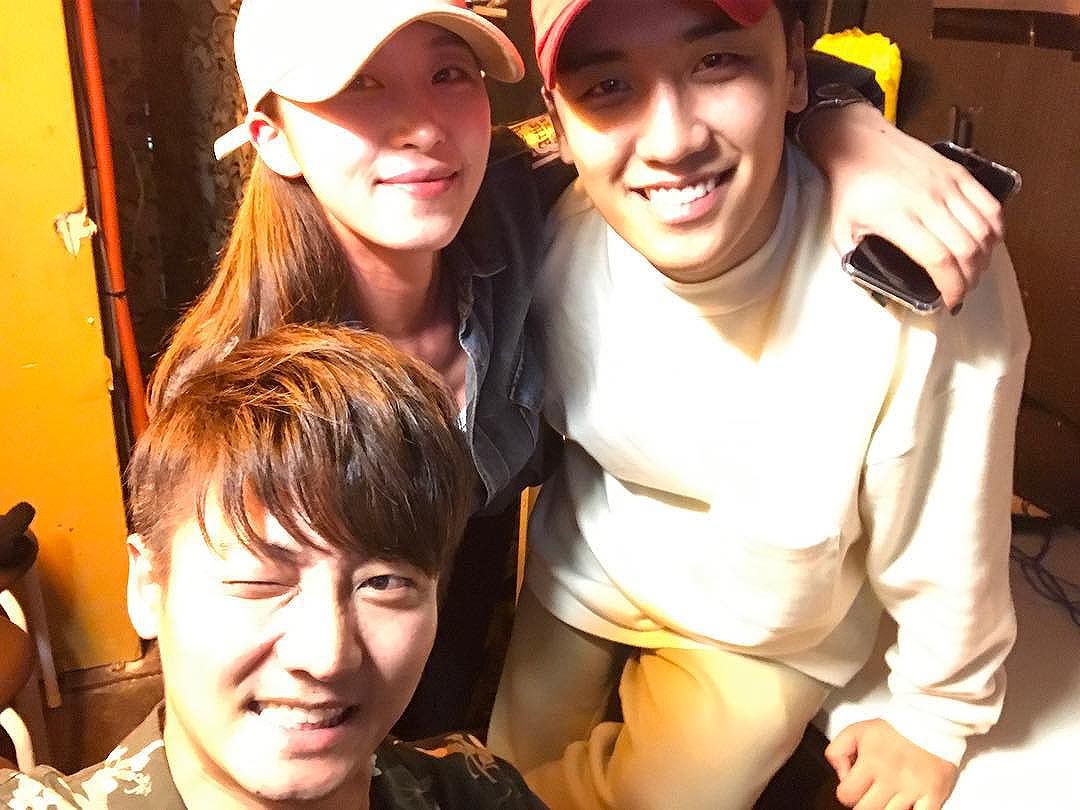 Seungri Instagram Sep 12, 2017 8:29pm 내 오른팔 @jebo0_ 과 처음만날 날부터 지금까지 한결같은 태강형이랑 in Tokyo
