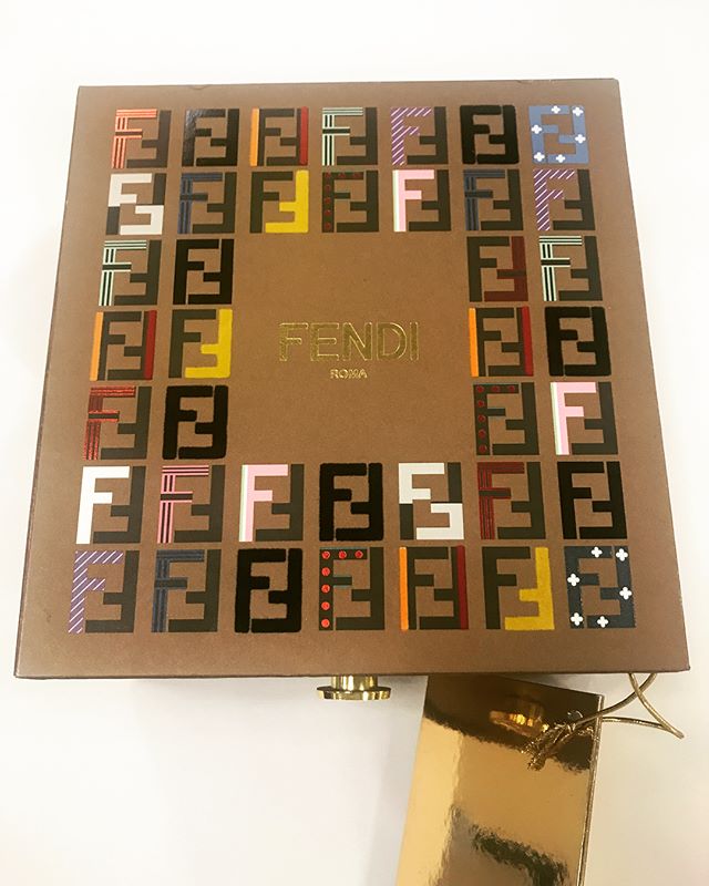 Taeyang Instagram Sep 24, 2017 6:00pm This is so sweet!! Thank u FENDI HK!! ️️️️️