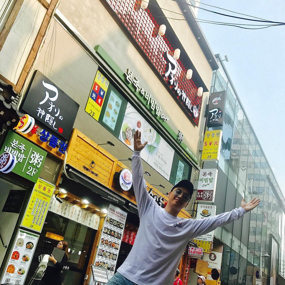 Seungri Instagram Sep 25, 2017 1:45pm #아오리라멘 12호점이 서울 명동에 9/26 오픈합니다!
@aoriramen 아오리라멘 12호점  국내 10호점이 쇼핑과 문화의 메카 명동에 오픈합니다. 
많은 관광객이 방문하는 대한민국 대표 도심 명동에서 맛있는 아오리라멘을 즐겨보세요! 서울시 중구 명동9길 10, 3층
•
アオリラーメン12号店がソウルの明洞にオープンします！
アオリラーメン12号店目は国内10号店目であるショッピングや文化のメッカである明洞にオープンします。
多くの観光客が訪れる韓国の代表都心である明洞にて、美味しいアオリラーメンをお楽しみください！ソウル市中区明洞9キル10,3階
•
Aori拉面第12分店即将在首尔明洞开业
Aori拉面第12分店国内第10分店即将在首尔购物文化胜地明洞与大家见面。
大家即可在游客量较多的，代表韩国时尚的明洞品尝到美味的Aori拉面！ •首尔市中区明洞9街10,3楼
Aori, Myungdong is having its Grand Opening!
The 12th Aori store will open at the hottest cultural and shopping place in Myungdong
Enjoy Aori Ramen at tourists' most preferred spot of the city!