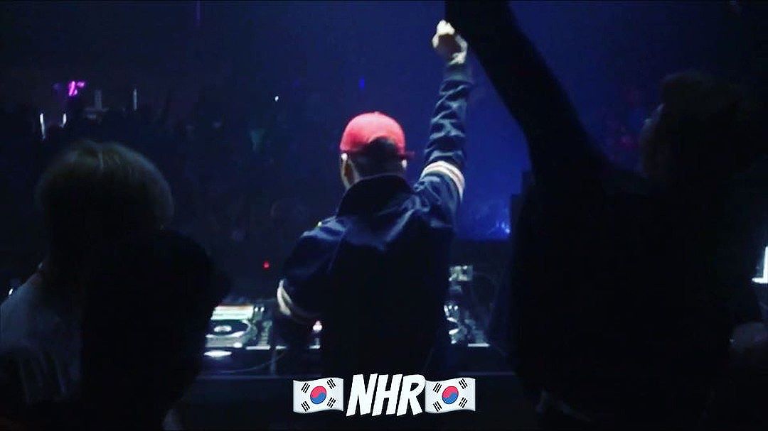 Seungri Instagram Sep 10, 2017 12:51pm @naturalhighrecord 1st anniversary in #에비뉴 last night @djglory @tpa_official