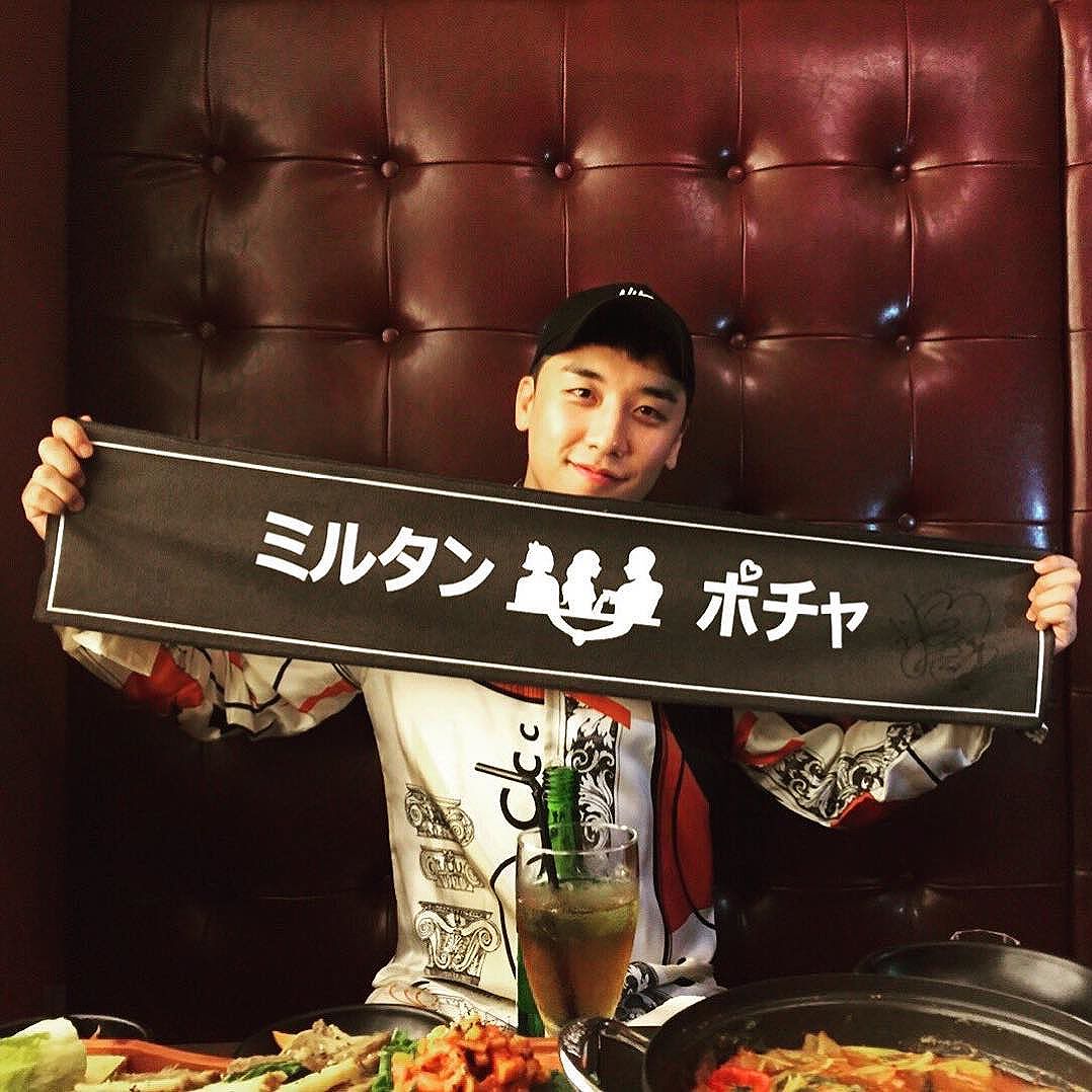 Seungri Instagram Sep 26, 2017 10:56pm この前 #ミルタンポチャ @mealddang が 東京都新宿区大久保1-16-30
巨山ビル 2F に オープンしました！私のオススメは #チーズプルタク です メチャクチャ美味しいので皆さんも是非遊びに来て下さい！