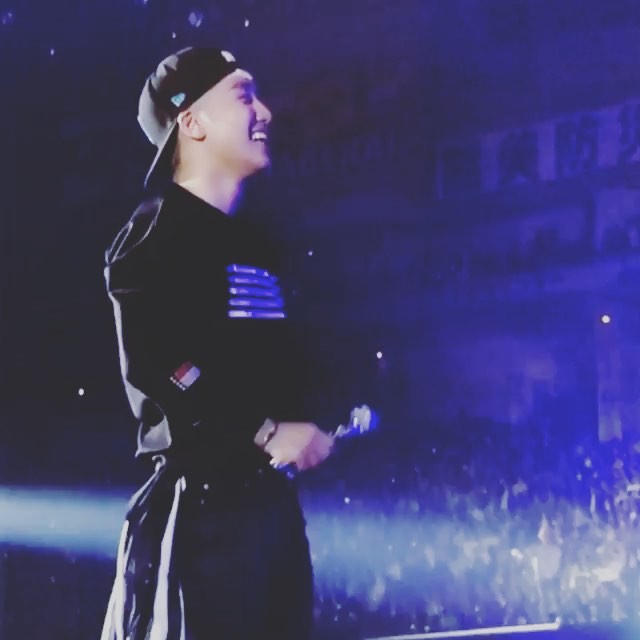 Seungri Instagram Oct 14, 2017 12:17pm そろそろ #ドームツアー #寒い冬が暑くなるはず