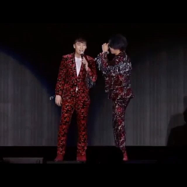 Seungri Instagram Oct 8, 2017 4:39pm 雨️が降る時は #DLITE