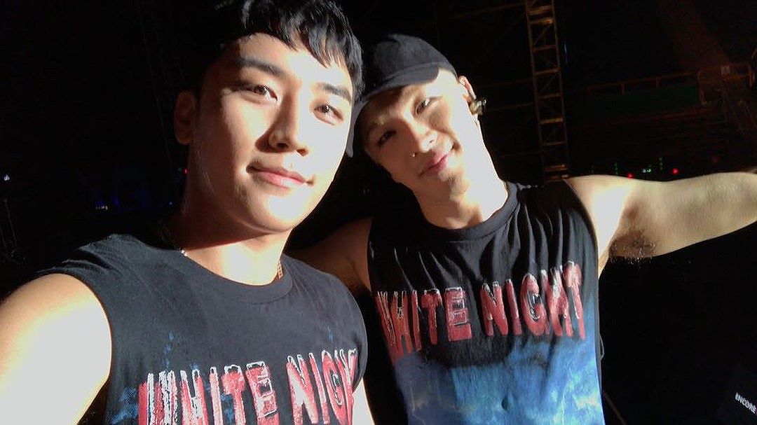 Seungri Instagram Oct 29, 2017 9:41pm 太阳哥，辛苦了！你的全球巡演演唱会非常棒！ @__youngbae__  형 월드투어 수고했어요 돔투어 준비합시다 :) #specialguest #taipei #whitenighttour お疲れ様です solさん今日盛り上がり過ぎでアンコルだけ三回目まくってるwww