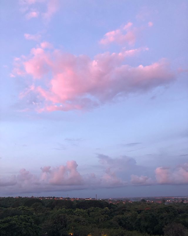 Taeyang Instagram Dec 17, 2017 1:06am Pink sky