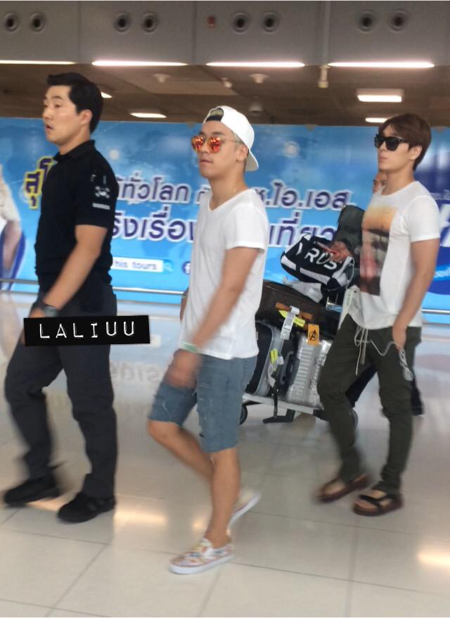 Seungri_Thailand_arrival_2015-07-09_by_Laliuu_01.jpg