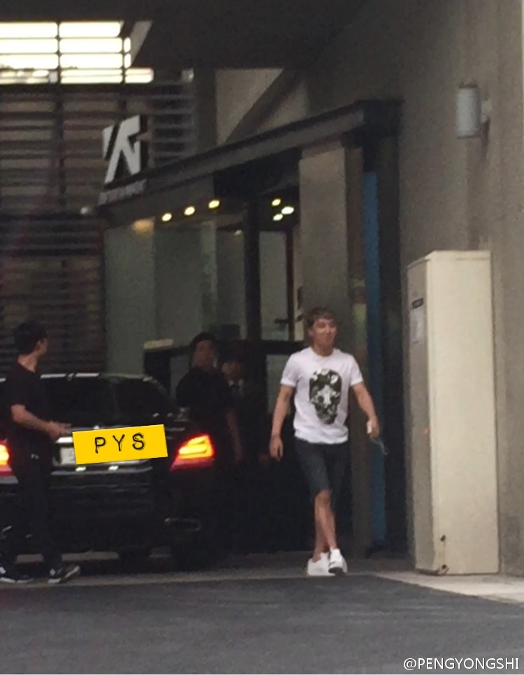 Seungri_YG_Building_2015-09-23_5.jpg