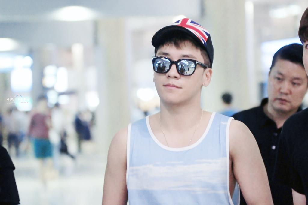 Seungri_arrival_Seoul_ICN_2015-08-02_just_for_bb_01.jpg