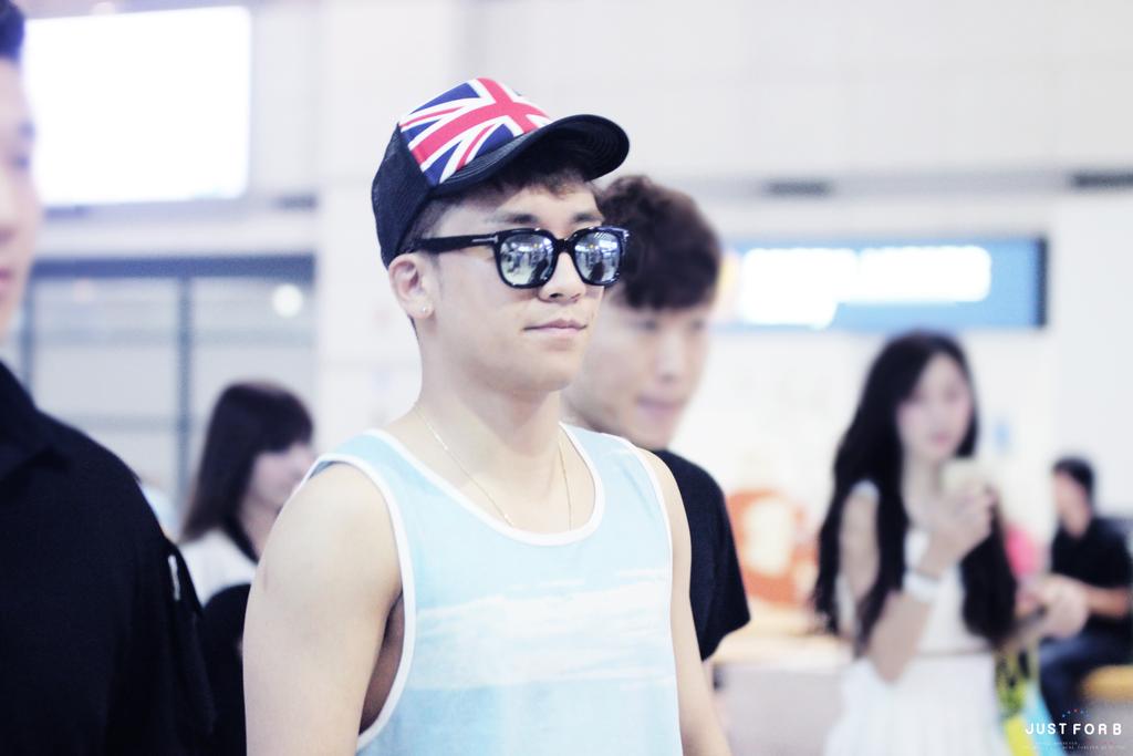 Seungri_arrival_Seoul_ICN_2015-08-02_just_for_bb_04.jpg