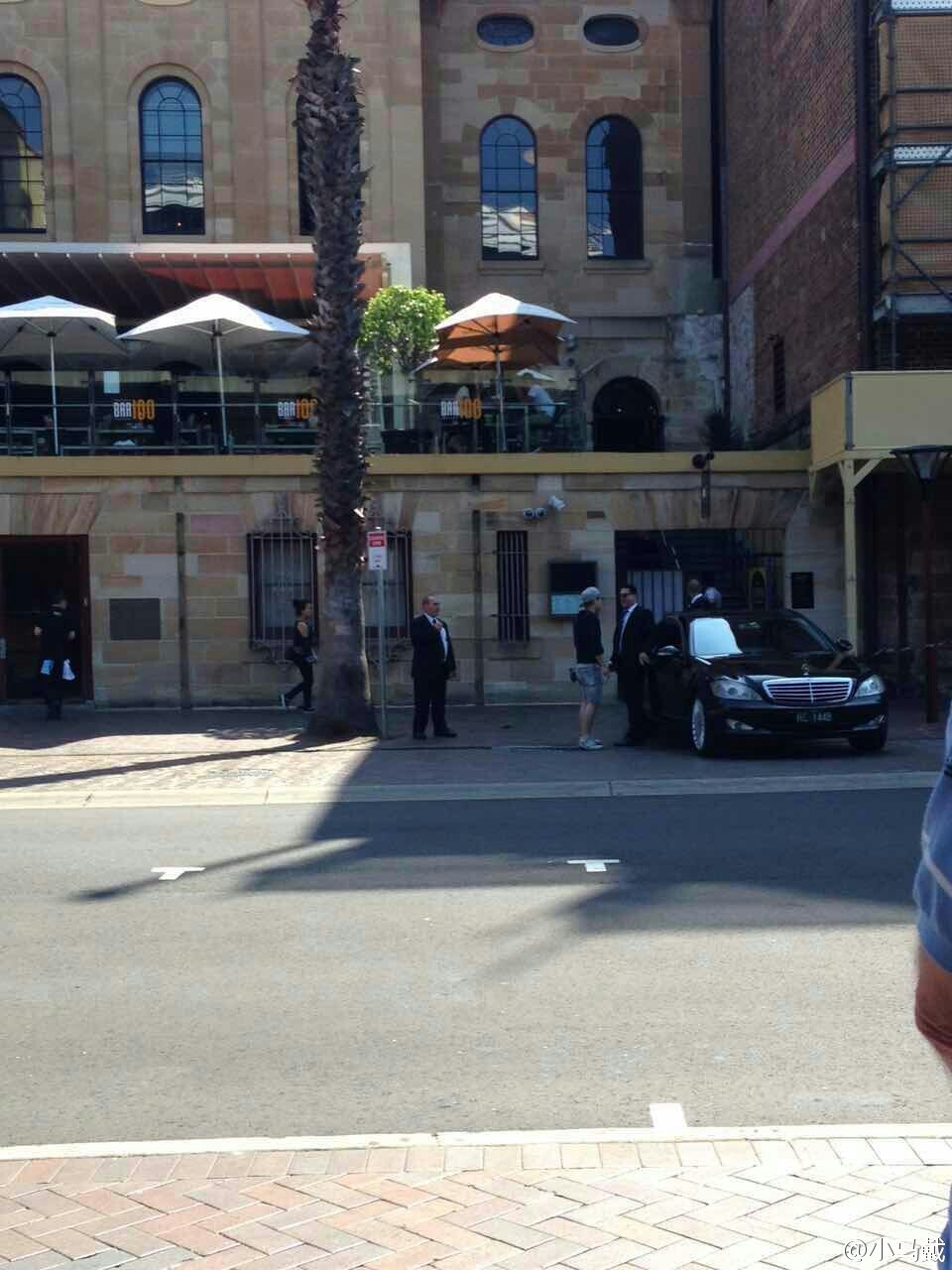 TOP_in_Sydney_2015-10-18_1.jpg