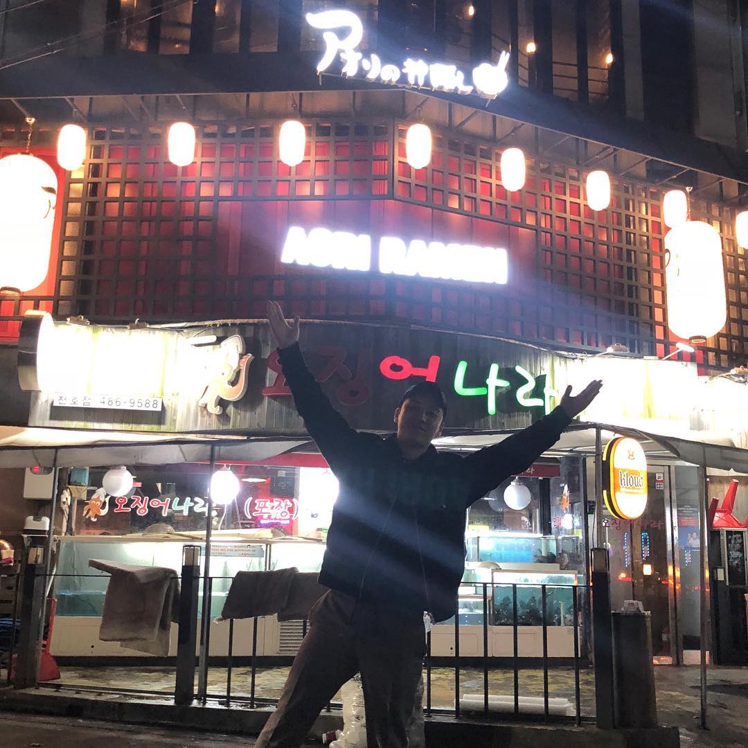 ?아오리라멘 50호점이 천호에 오픈합니다.?
⠀⠀⠀⠀⠀⠀⠀⠀⠀⠀⠀⠀⠀⠀⠀⠀⠀
아오리라멘 50호점, 국내 41호점이 11월 02일 금요일 천호에 오픈합니다!
서쪽으로는 서울의 랜드마크인 롯데타워가 보이고 동쪽으로는 한강의 물줄기가 흘러 들어오는, 강동구 최대의 번화가 천호에서도 아오리라멘을 즐기실 수 있습니다.
아오리라멘 천호점은 서울특별시 강동구 천호대로 159길 22, 2층 201호, 천호동 로데오거리쪽에서 만나실 수 있습니다.
⠀⠀⠀⠀⠀⠀⠀⠀⠀⠀⠀⠀⠀⠀⠀⠀⠀
?アオリラーメン50号店が千戸（チョノ）にオープンします.?
アオリラーメン50号店、国内41号店目が11月02日金曜日、千戸（チョノ）にオープンします！
西側にはソウルのランドマークであるロッテタワーが見え、東側には漢江が流れる、江東区で最大の繁華街、千戸にてアオリラーメンを味わっていただけます。
アオリラーメン千戸店はソウル特別市江東区千戸通り159道22、2階201号、千戸洞ロデオ通り側にてお会いできます。
⠀⠀⠀⠀⠀⠀⠀⠀⠀⠀⠀⠀⠀⠀⠀⠀⠀
Aori拉面第50号店将在千户开业啦！
Aori拉面国内第41号店将于11月02日星期五在千户开业啦！
千户的西边有着首尔市象征的乐天塔，东边则有汉江。
以后在江东区最为繁华的千户，大家也可以品尝到美味的Aori拉面了！
Aori拉面千户店位于首尔市江东区千户大路159号22，2层201号
⠀⠀⠀⠀⠀⠀⠀⠀⠀⠀⠀⠀⠀⠀⠀⠀⠀
The 50th branch of Aori Ramen is going to open at Cheonho.
The 50th branch of Aori Ramen(Domestic 41st) is going to open on Nov 2nd Friday at Cheonho!
You can enjoy Aori Ramen at Cheonho where is the downtown of ‘Gangdong-gu’ you can   Lotte tower its landmark of Seoul from west side, the stream of Han river from the east side.
Aori Ramen Cheonho branch is located at 
22, Cheonho-daero 159-gil, Gangdong-gu, Seoul, Republic of Korea, 2nd floor, 201, nearby Rodeo street Cheonho.