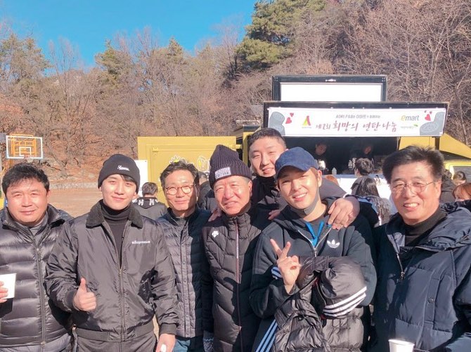 오늘도 생일맞이 #대한민국1도올리기 #연탄은행 #초록우산어린이재단 @ftgtjhc @jinusean3000 우리 아버지 어머니 친구들 친구들 아버님 @aoriramen 가족분들 #아오리라멘 고생 하셨습니다 따뜻한 겨울 보내세요.