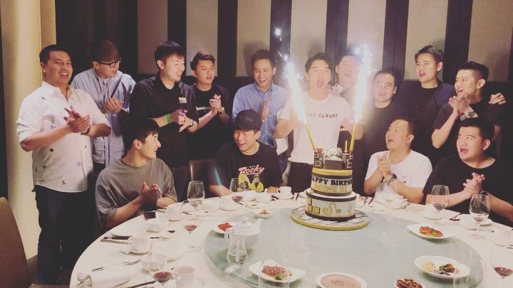 I’m the most luckiest guy in the world all my friends in Singapore for my b day celebrating love ?