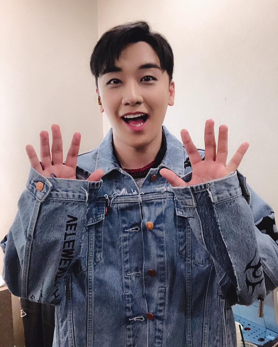 #thegreatseungritour2019live 이제 얼마 남지 않았어요 ㅎ #서울 #seoul #東京 #tokyo #大阪 
Osaka #singapore And more