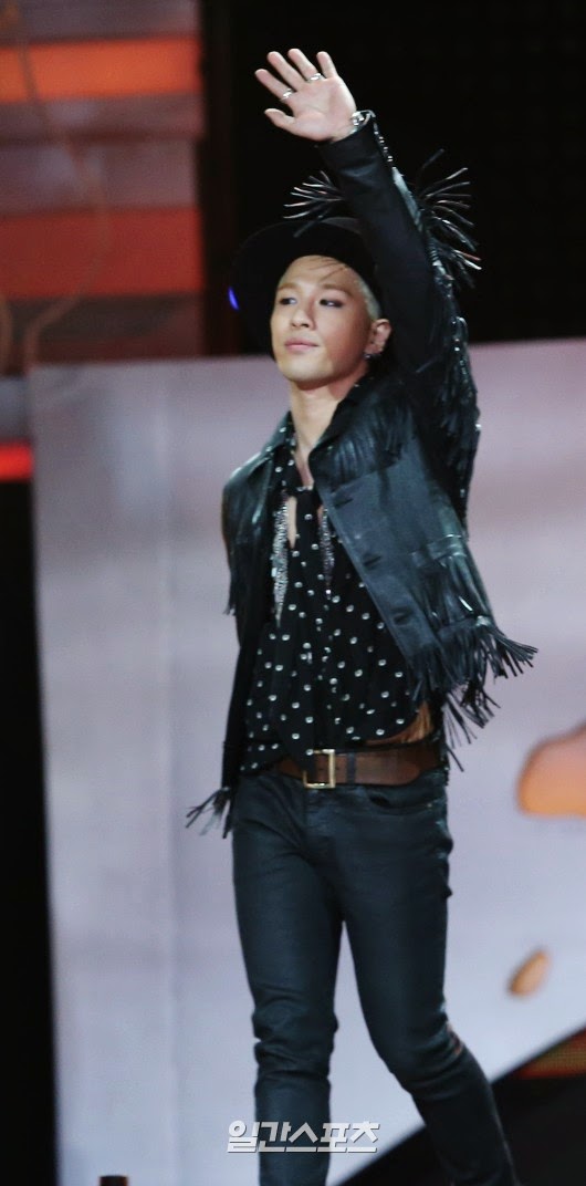 Taeyang-GoldenDisc-Awards-mainshow-20150114-Press-1.jpg