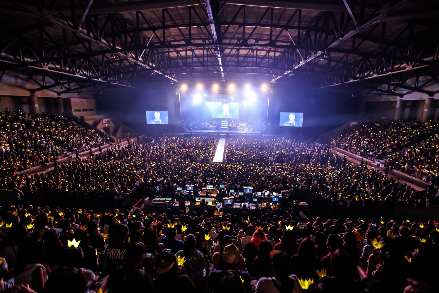 YB Bangkok official promoter photos 2015-02-21 05.jpg
