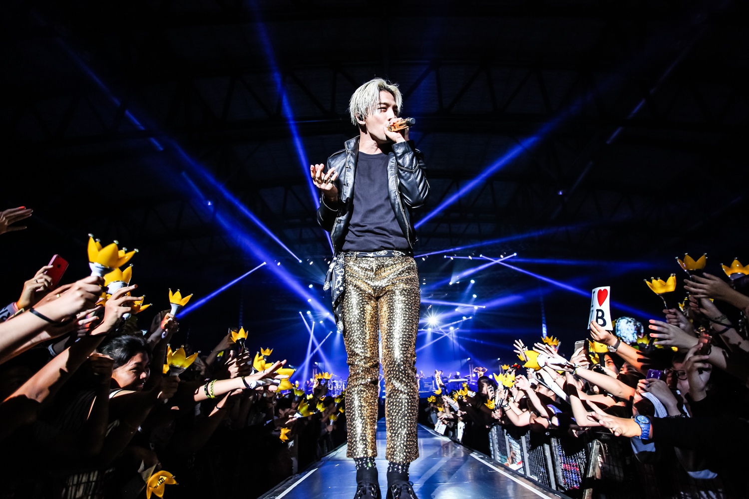 YB Bangkok official promoter photos 2015-02-21 12.jpg