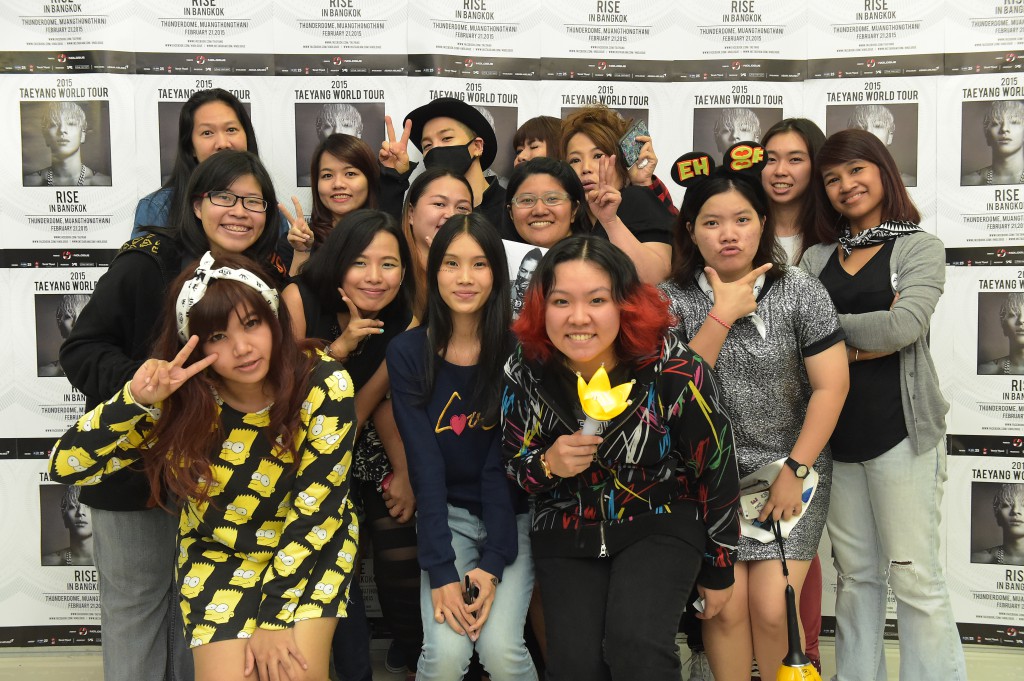 YB Bangkok official promoter photos 2015-02-21 20.jpg
