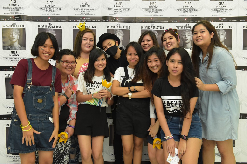YB Bangkok official promoter photos 2015-02-21 23.jpg