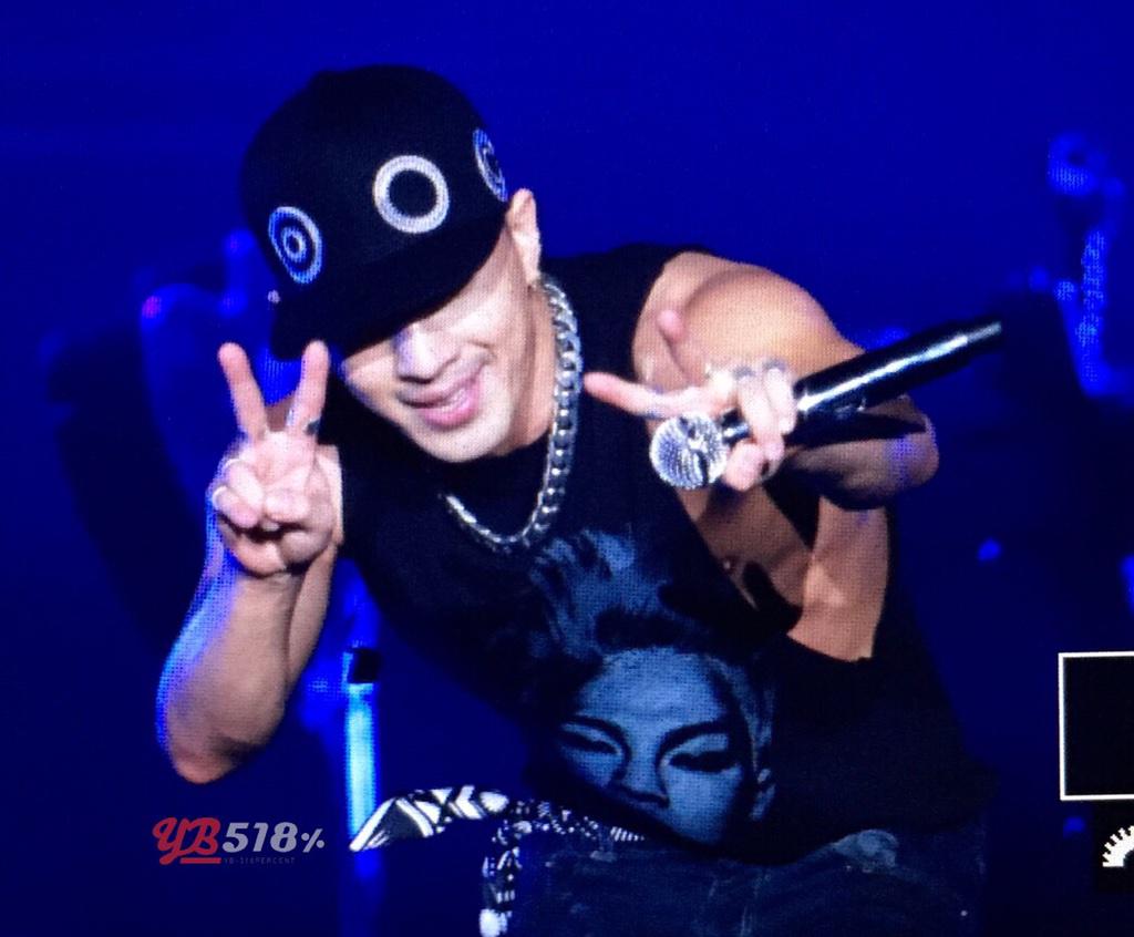 Taeyang RISE in Taiwan main show 2015-03-01 07 010.jpg