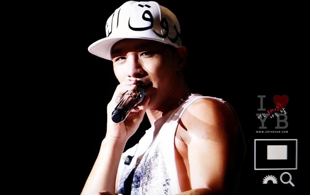 Taeyang RISE in Taiwan main show 2015-03-01 07 018.jpg