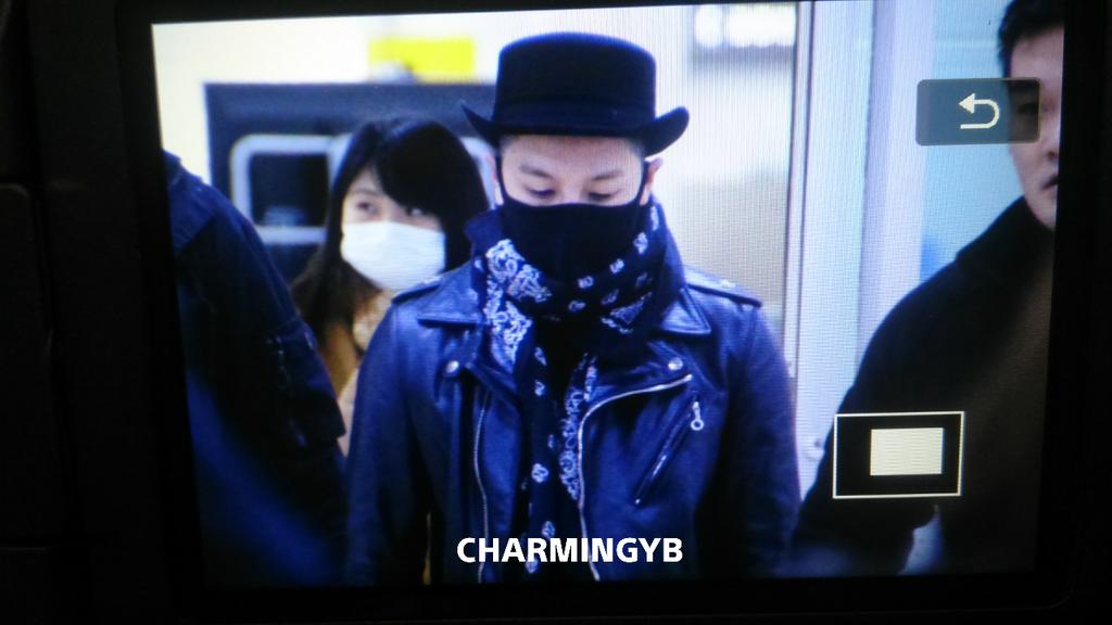 Tae Yang - Gimpo Airport - 01feb2015 - Charming YB - 01.jpg