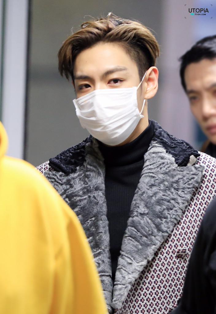 TOP - Incheon Airport - 16mar2015 - Utopia - 07.jpg