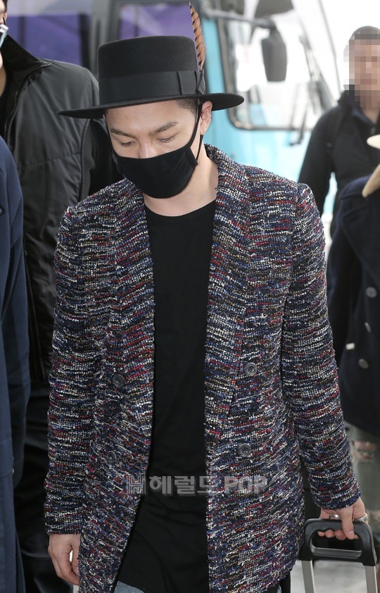 BIGBANG - Incheon Airport - 21mar2015 - Tae Yang - Herald Corp - 03.jpg