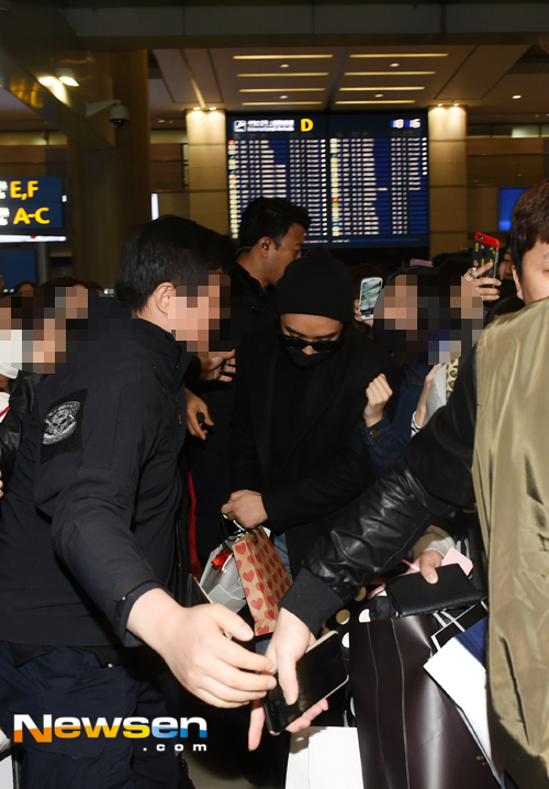 BIGBANG - Incheon Airport - 22mar2015 - Seung Ri - Newsen - 02.jpg