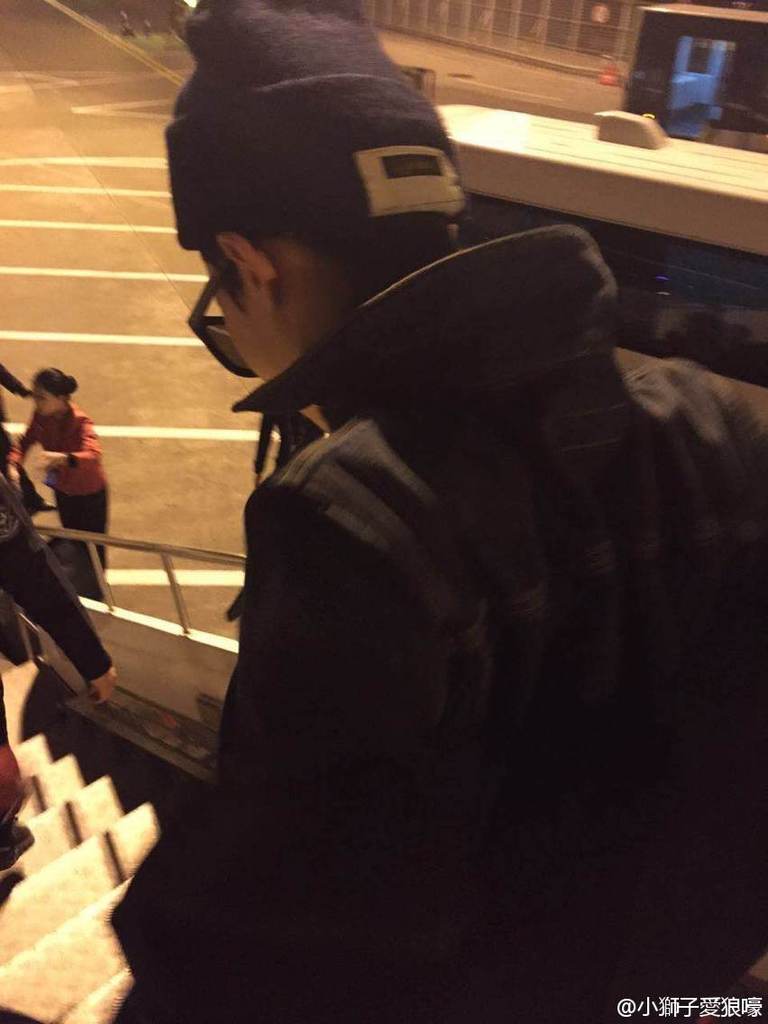 BIGBANG - Fuzhou Airport - 27mar2015 - G-Dragon - ?????? - 02.jpg