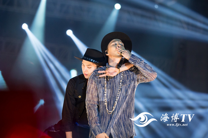 G-Dragon, Seung Ri & Tae Yang - V.I.P GATHERING in Fuzhou - 28mar2015 - FJTV - 04.jpg