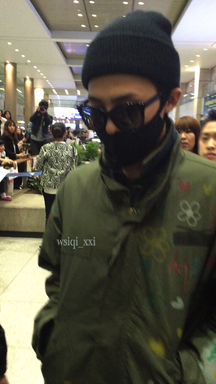 BIGBANG - Shanghai Airport - 29mar2015 - G-Dragon - Wusiqi__xxi - 03.jpg