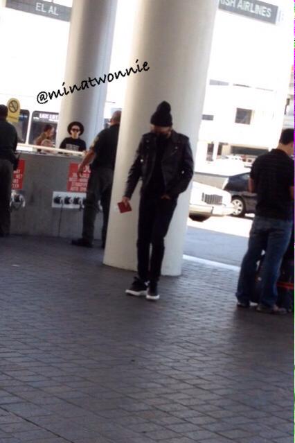 BIGBANG - Los Angeles Airport - 09apr2015 - Seung Ri - MiNatwOnnie - 02.jpg