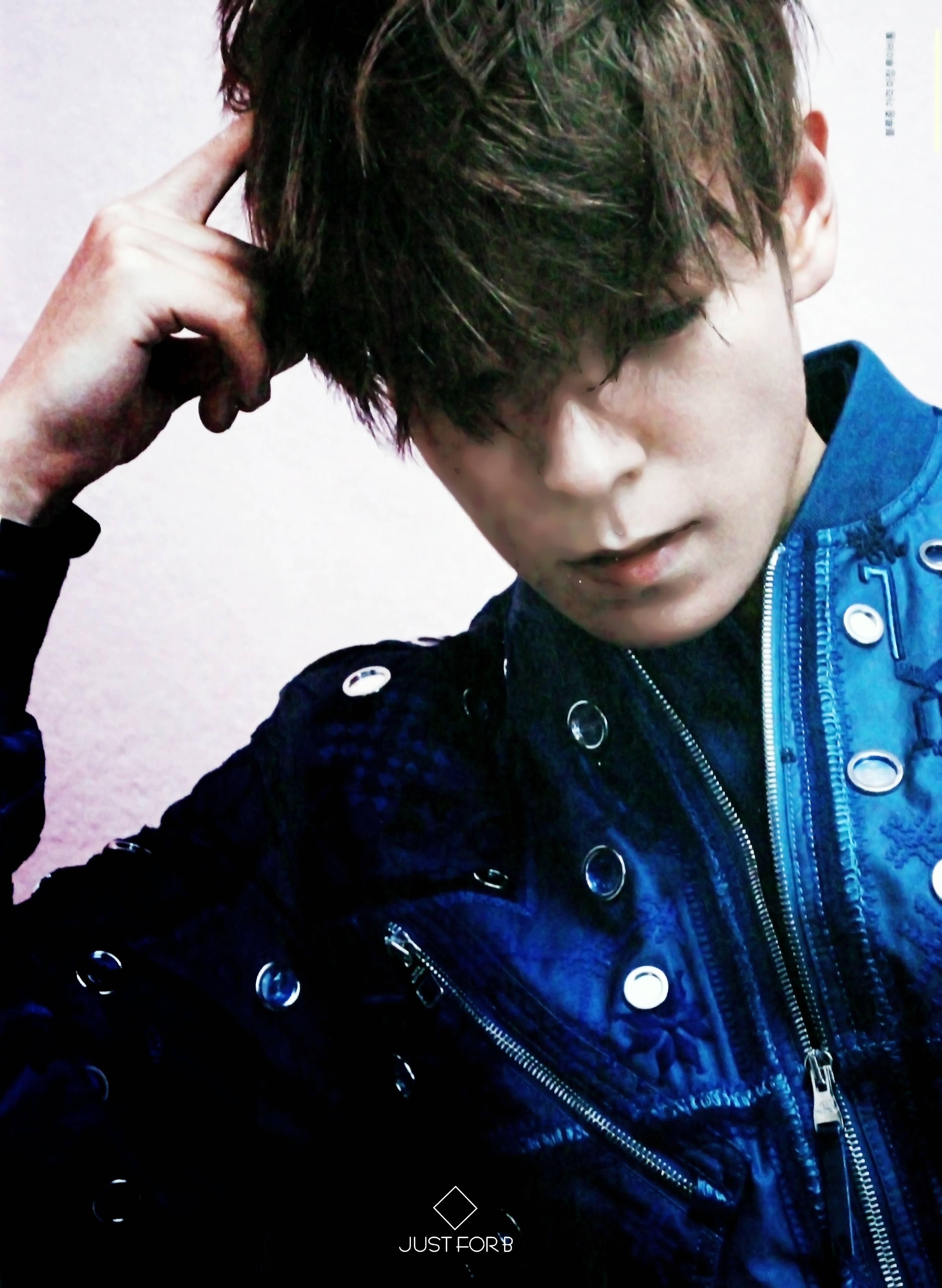 TOP Esquire Korea May 2015 - HQ Scans 003.jpg
