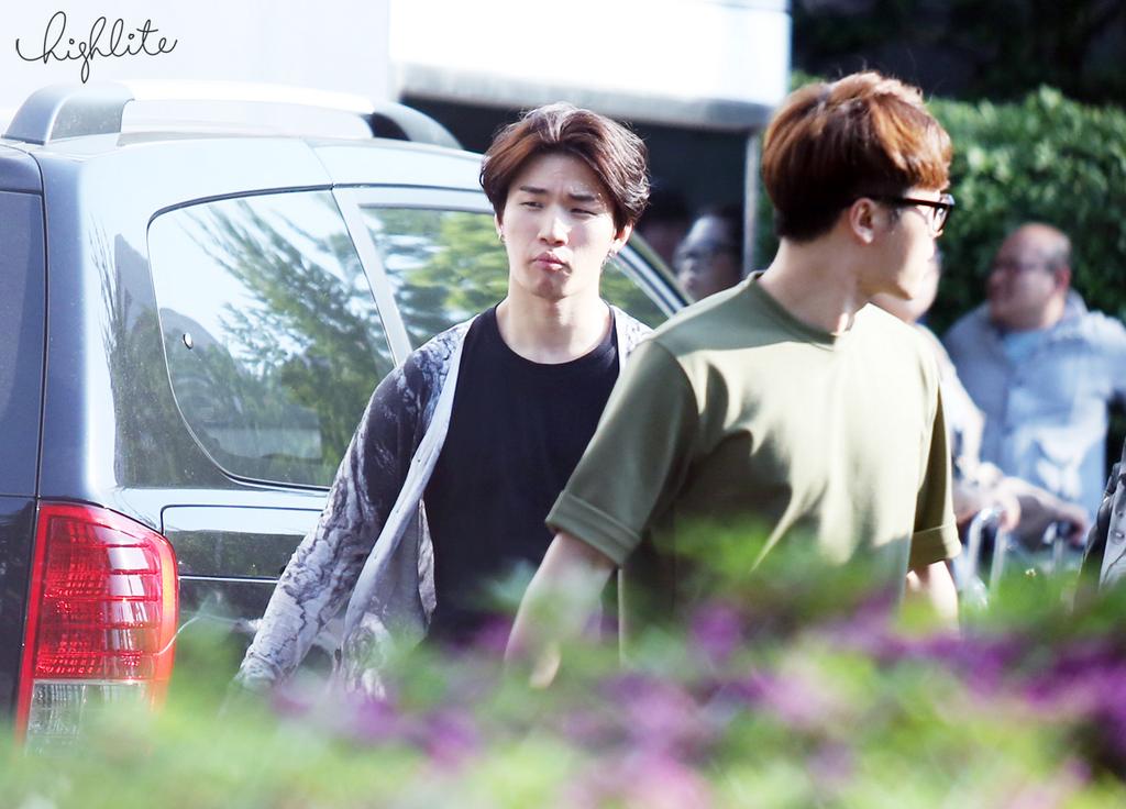 highlite Dae leaving SBS 2015-05-10 01.jpg
