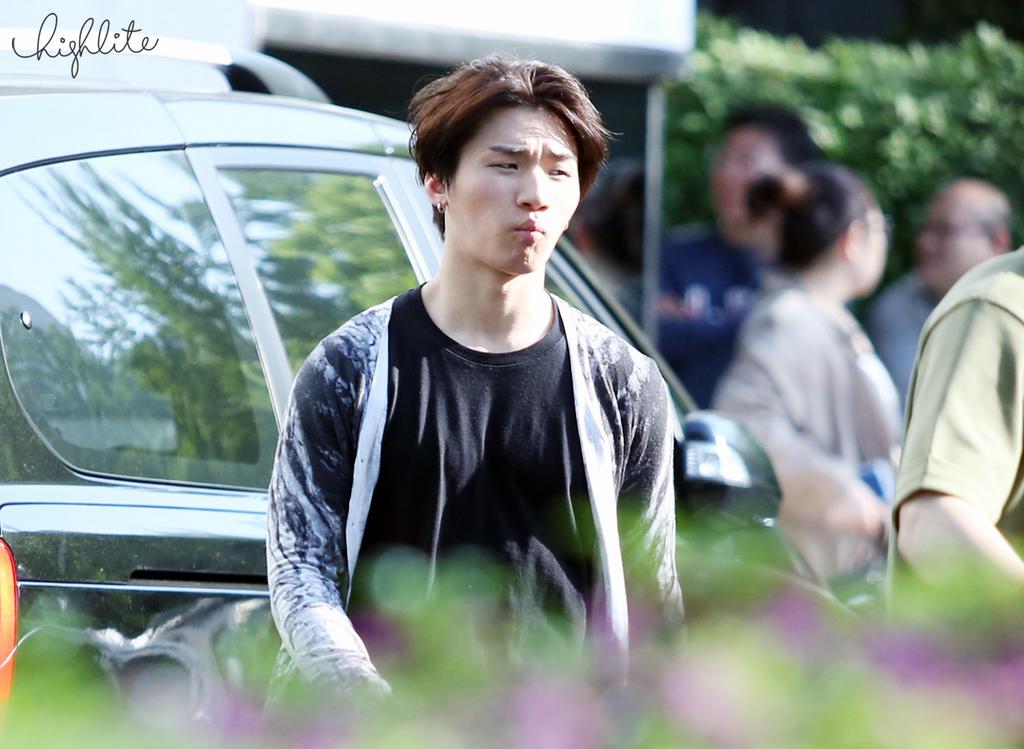 highlite Dae leaving SBS 2015-05-10 02.jpg