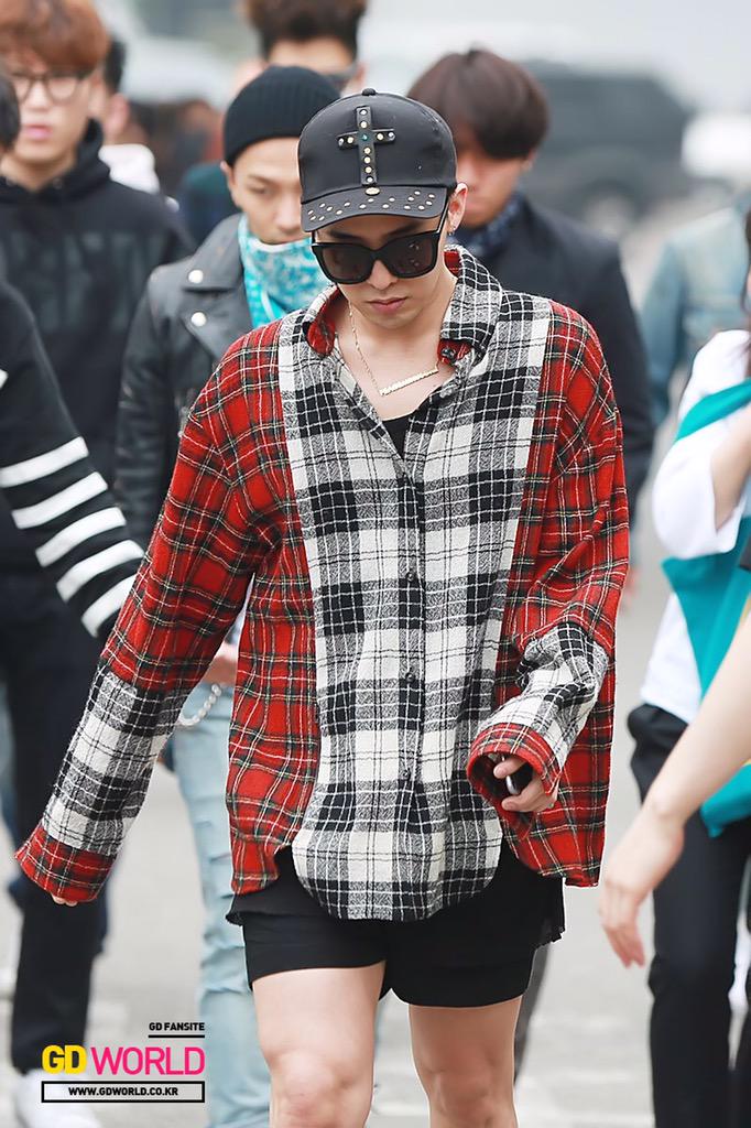 G-Dragon KBS Music Bank HQ 2015-05-15 03.jpg