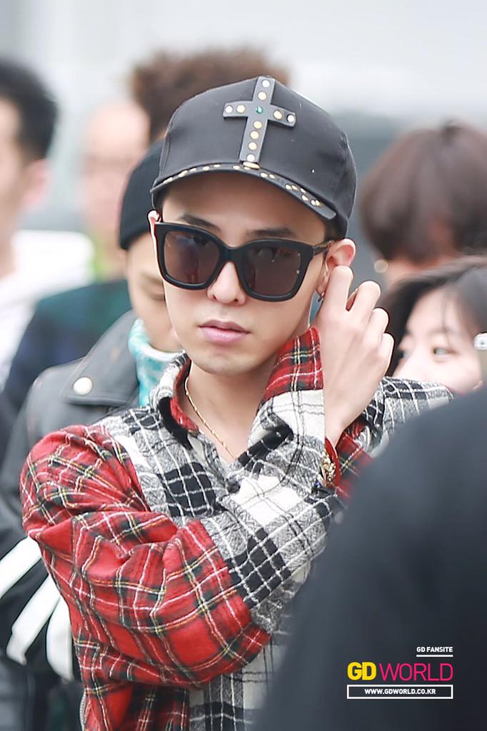 G-Dragon KBS Music Bank HQ 2015-05-15 04.jpg