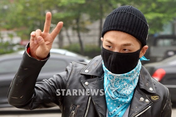 Taeyang BIGBANG KBS Music Bank arrival 2015-05-15 PRESS003.jpg
