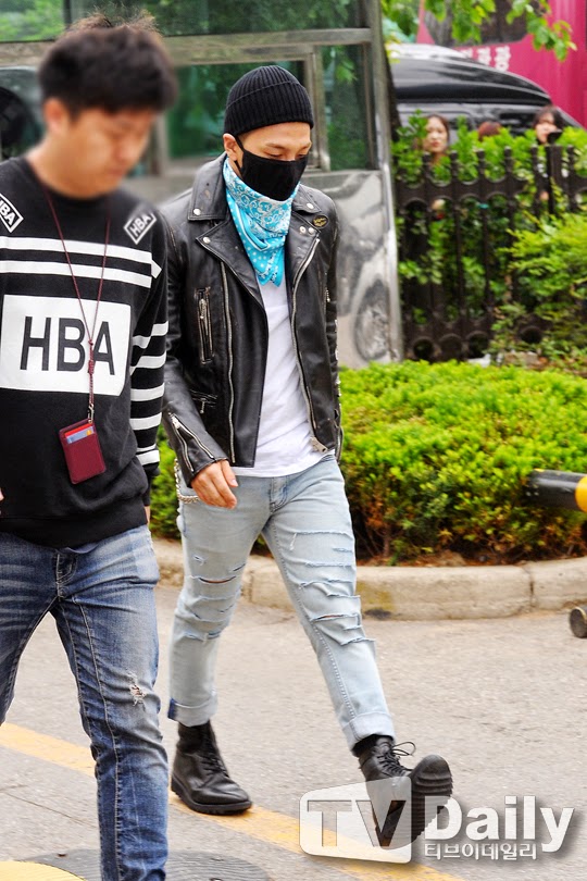 Taeyang BIGBANG KBS Music Bank arrival 2015-05-15 PRESS013.jpg