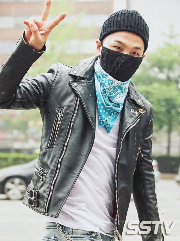 Taeyang BIGBANG KBS Music Bank arrival 2015-05-15 PRESS018.jpg