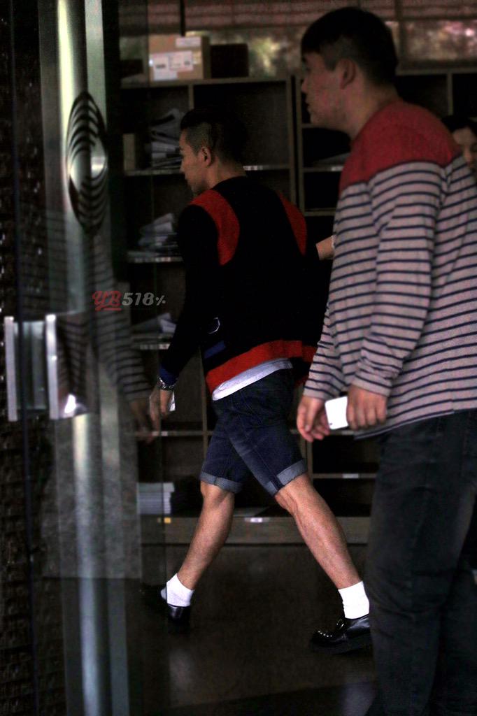 BIGBANG KBS Happy TogetherArrival HQ 2015-05-16 04.jpg