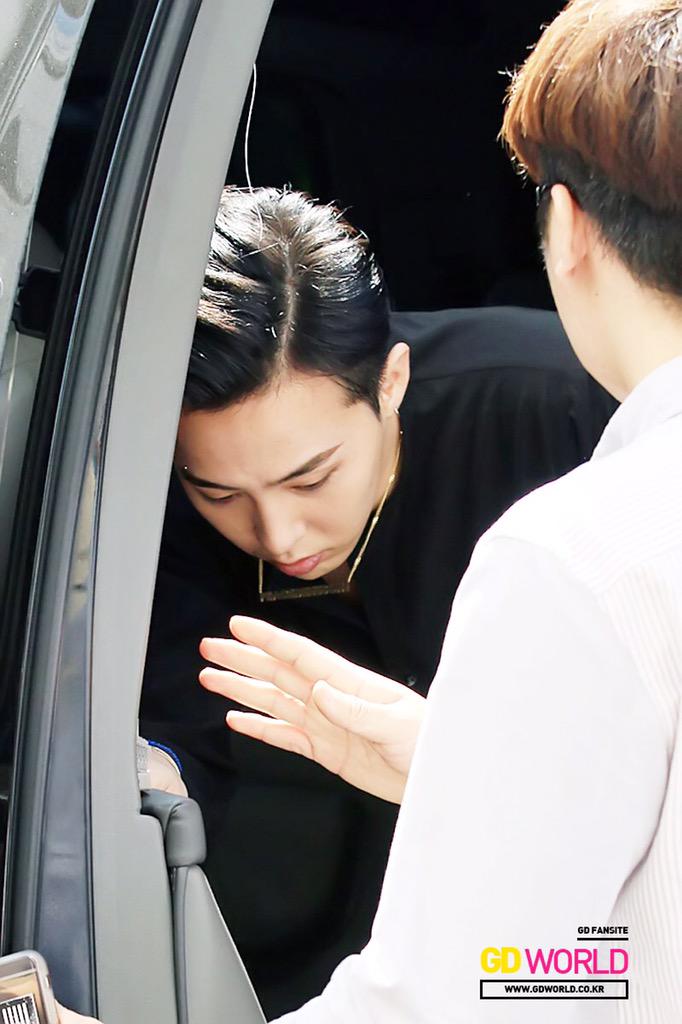GDWorld KBS Happy Together arrival HQ 2015-05-16 02.jpg