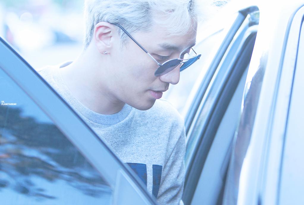 Seungri KBS Happy Together HQ 2015-05-16 planetarium 03.jpg