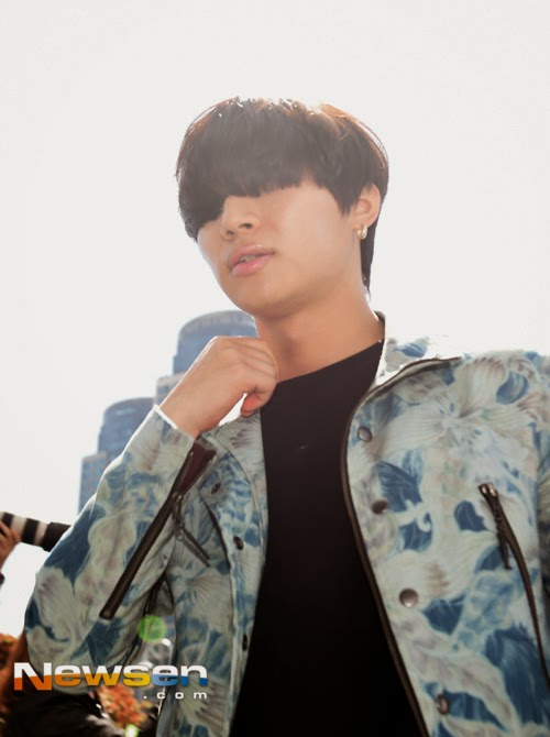 BIGBANG KBS Happy TogetherArrival PRESS 2015-05-16 12.jpg