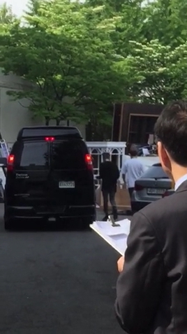 BIGBANG - SBS Inkigayo - 17may2015 - G-Dragon - Fan - 01.jpeg