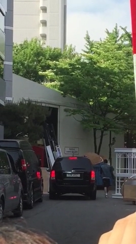 BIGBANG - SBS Inkigayo - 17may2015 - Tae Yang - Fan - 01.jpeg