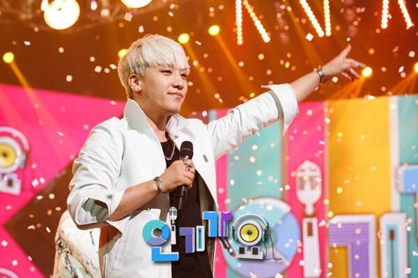 SBS Inkigayo official pics 04.jpg