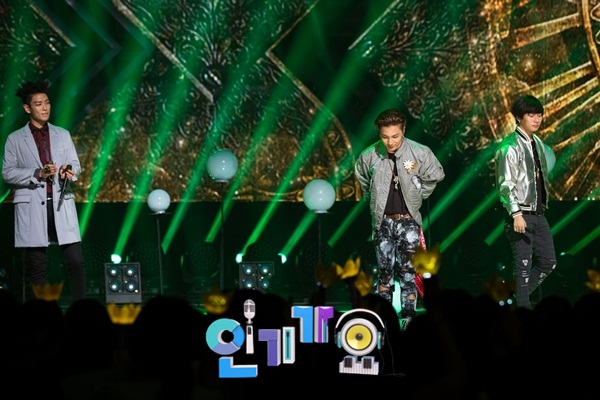 SBS Inkigayo official pics 2015-05-24 036.jpg